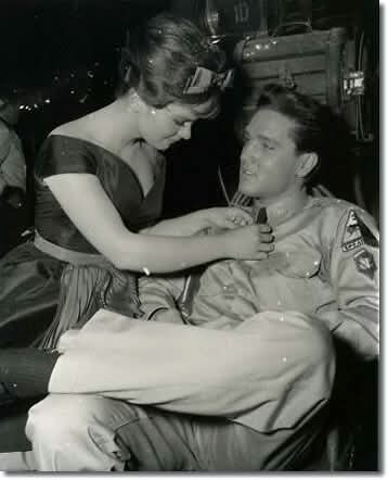 gginger069's tweet photo. May 26,1960
G.I. Blues ๐ Set
#ElvisFilms
#ElvisHistory
๐โจ๐โจ https://t.co/bg5uyG6WoI
