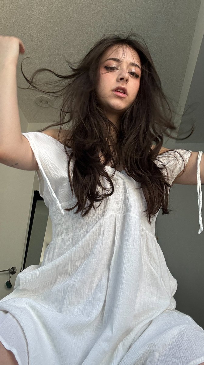 KarmasBody's tweet photo. A woman is a god. Don’t you agree? https://t.co/MLzkBL4gkn