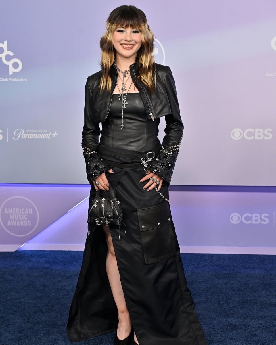 _HDD's tweet photo. Alysa Liu in Custom Chrome Hearts at The 52nd American Music Award https://t.co/0vheKNZQKc