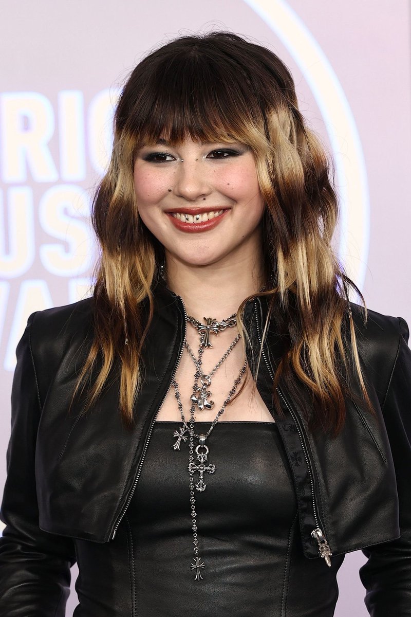_HDD's tweet photo. Alysa Liu in Custom Chrome Hearts at The 52nd American Music Award https://t.co/0vheKNZQKc