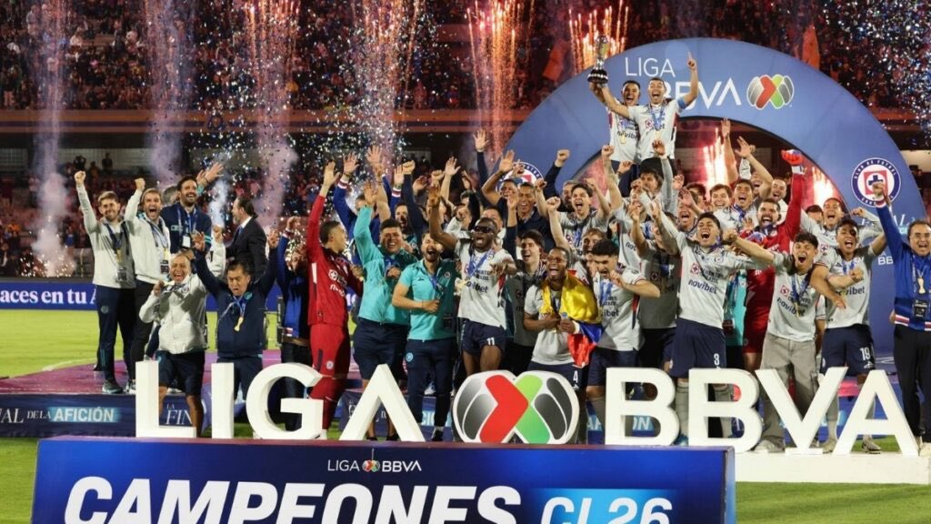 Asekkuroo's tweet photo. Mayo es de Cruz Azul. https://t.co/vejBqTBP5c