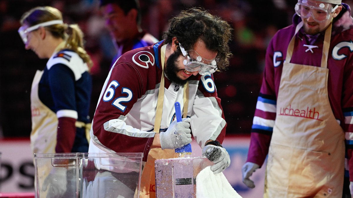 uchealth's tweet photo. Avs Faithful breaking the ice to win tickets to the next @Avalanche home game🧊
#GoAvsGo https://t.co/zTQZ4YpWH4