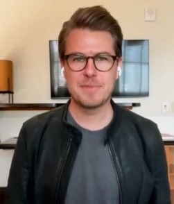 kirkrhoads's tweet photo. @MSNOWNews Why would you allow this SICK CRUEL #SPECIESIST CREEP @MilesTaylorUSA to wear the skin of a tortured dead sentient being on your network national television? Compassionate caring viewers are switching the channel in droves. @MSN @msnowevents @NicolleDWallace https://t.co/KcjT7bVPXP