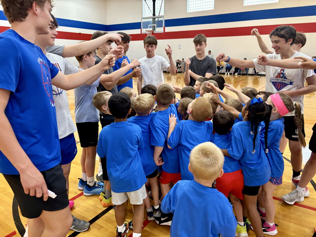 CarrollBoysBB's tweet photo. Ankle-breakers in training. ⚡🏀 Had the absolute best time tonight at our Little Dribblers Basketball Camp with our incoming Kindergarteners and 1st graders.

#PatriotPride https://t.co/GyyYTsY5sw