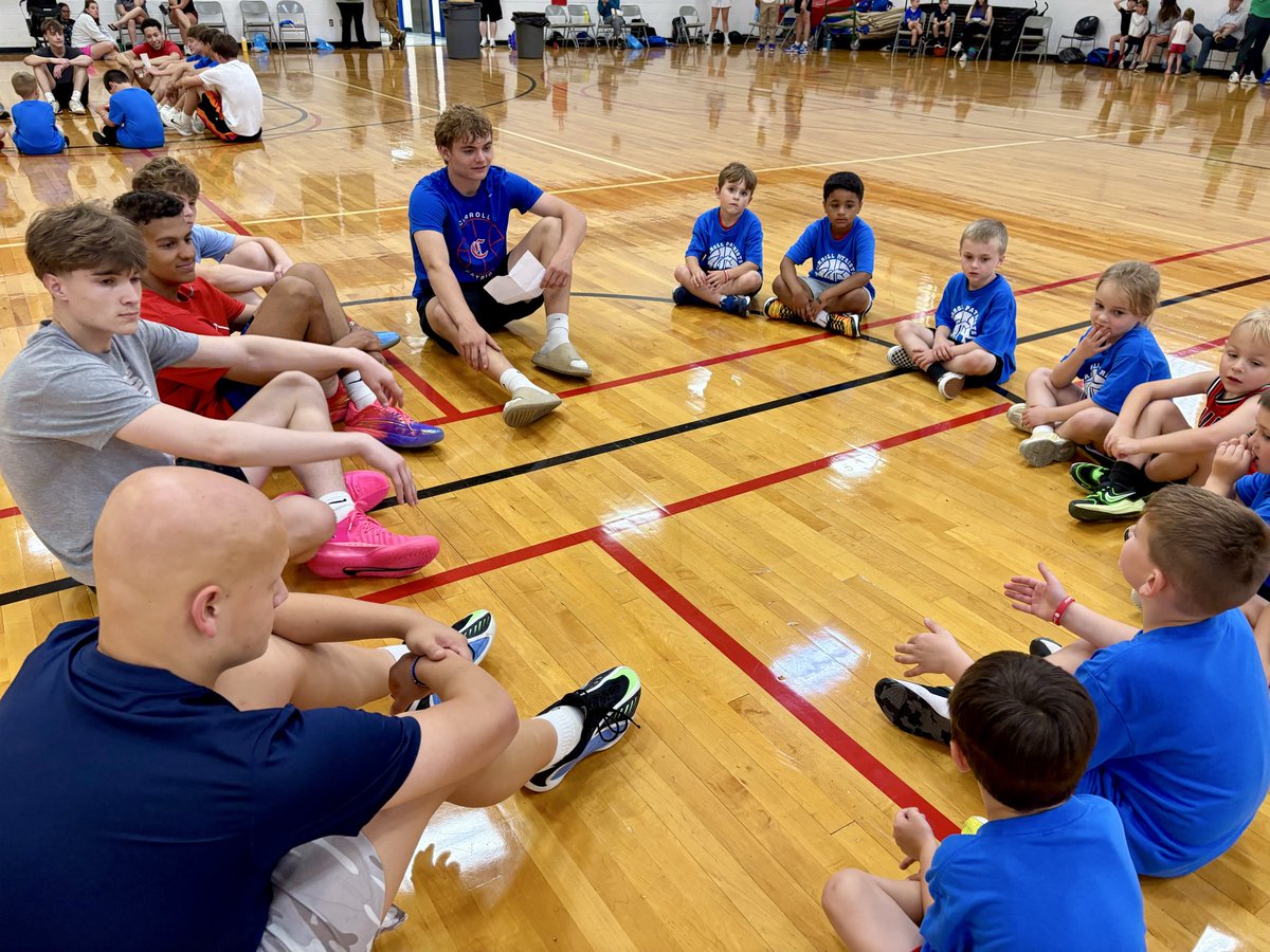 CarrollBoysBB's tweet photo. Ankle-breakers in training. ⚡🏀 Had the absolute best time tonight at our Little Dribblers Basketball Camp with our incoming Kindergarteners and 1st graders.

#PatriotPride https://t.co/GyyYTsY5sw