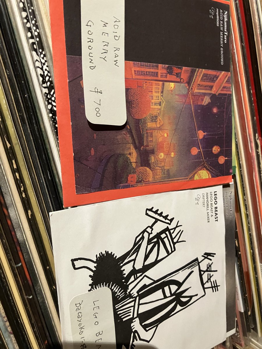 u_re_a_DOG_'s tweet photo. 下北沢pianolaに置いてある在庫。bandcampのみの音源を無理やり現物化したやつだけれど、在庫は八枚。
pianolaはアナログレコード、カセットで音楽聴く人にはたまらない品揃え。VIDEO AVENTURESのアナログ盤もほ���かったな。 https://t.co/QIy92SfyS2