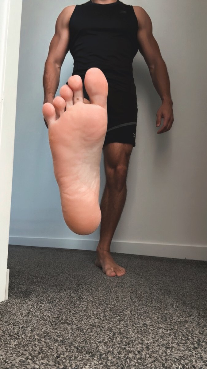 redflagmaster4's tweet photo. Im back. Horny and needy.

Who's stepping up today? https://t.co/3iHBBKTT69