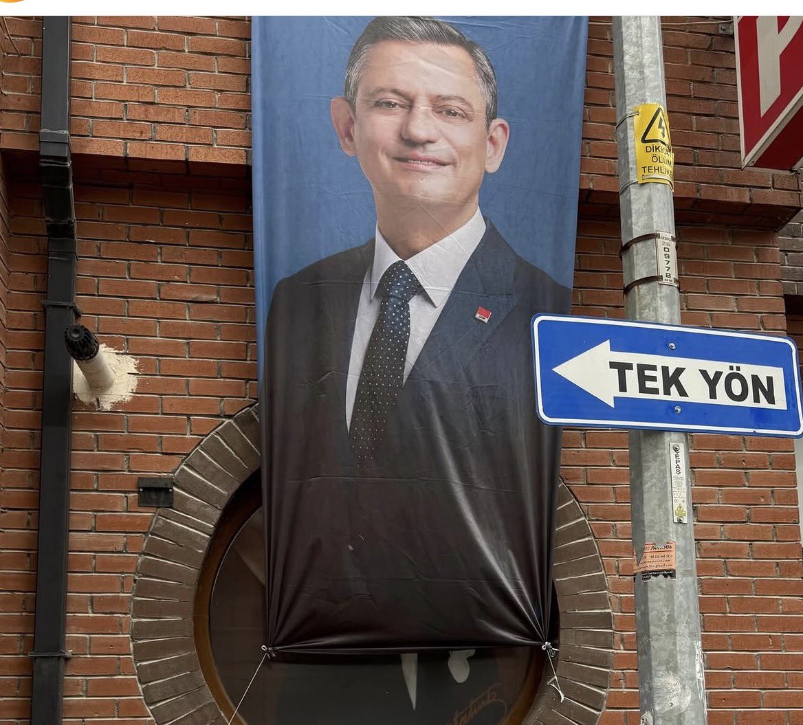 nasuhbektas's tweet photo. Tek yön 
@eczozgurozel https://t.co/h1GITioKbl