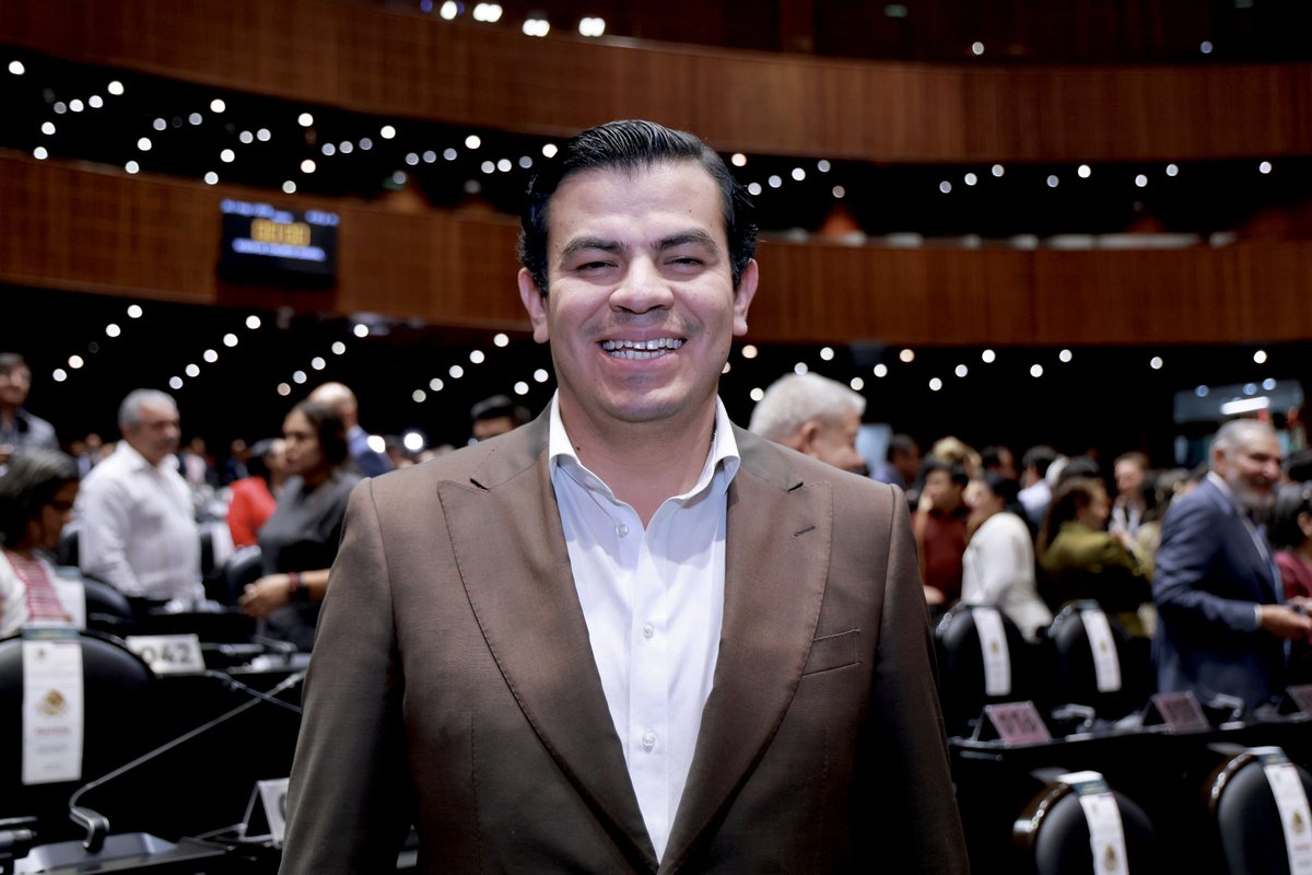 FavioCP's tweet photo. Les saludo con gusto desde la Casa del Pueblo.

Hoy iniciamos el Primer Periodo Extraordinario de Sesiones con la convicción de que servir significa escuchar, construir acuerdos y convertir las necesidades de nuestra gente en acciones concretas.
🇲🇽 https://t.co/5J3jGbWg7G