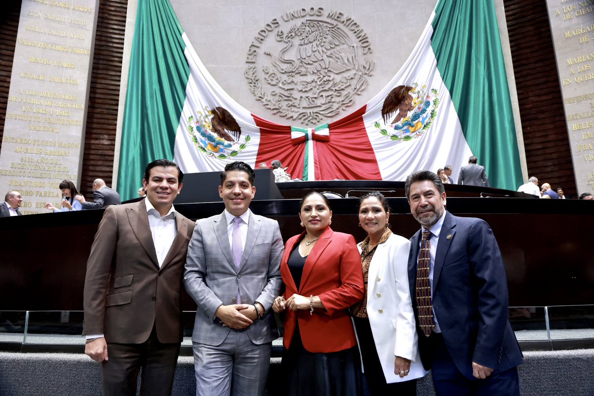FavioCP's tweet photo. Les saludo con gusto desde la Casa del Pueblo.

Hoy iniciamos el Primer Periodo Extraordinario de Sesiones con la convicción de que servir significa escuchar, construir acuerdos y convertir las necesidades de nuestra gente en acciones concretas.
🇲🇽 https://t.co/5J3jGbWg7G