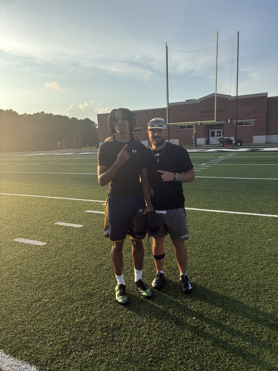 leftyymikee's tweet photo. Had a great camp with @eccc_football camp. Went 4-0  in 1on1s at cb and caught a pick, wasn’t able to get any film though. Thanks a lot to @turnerrotenberr and @Coach_Webster2 for having me! https://t.co/3YPWJycF48