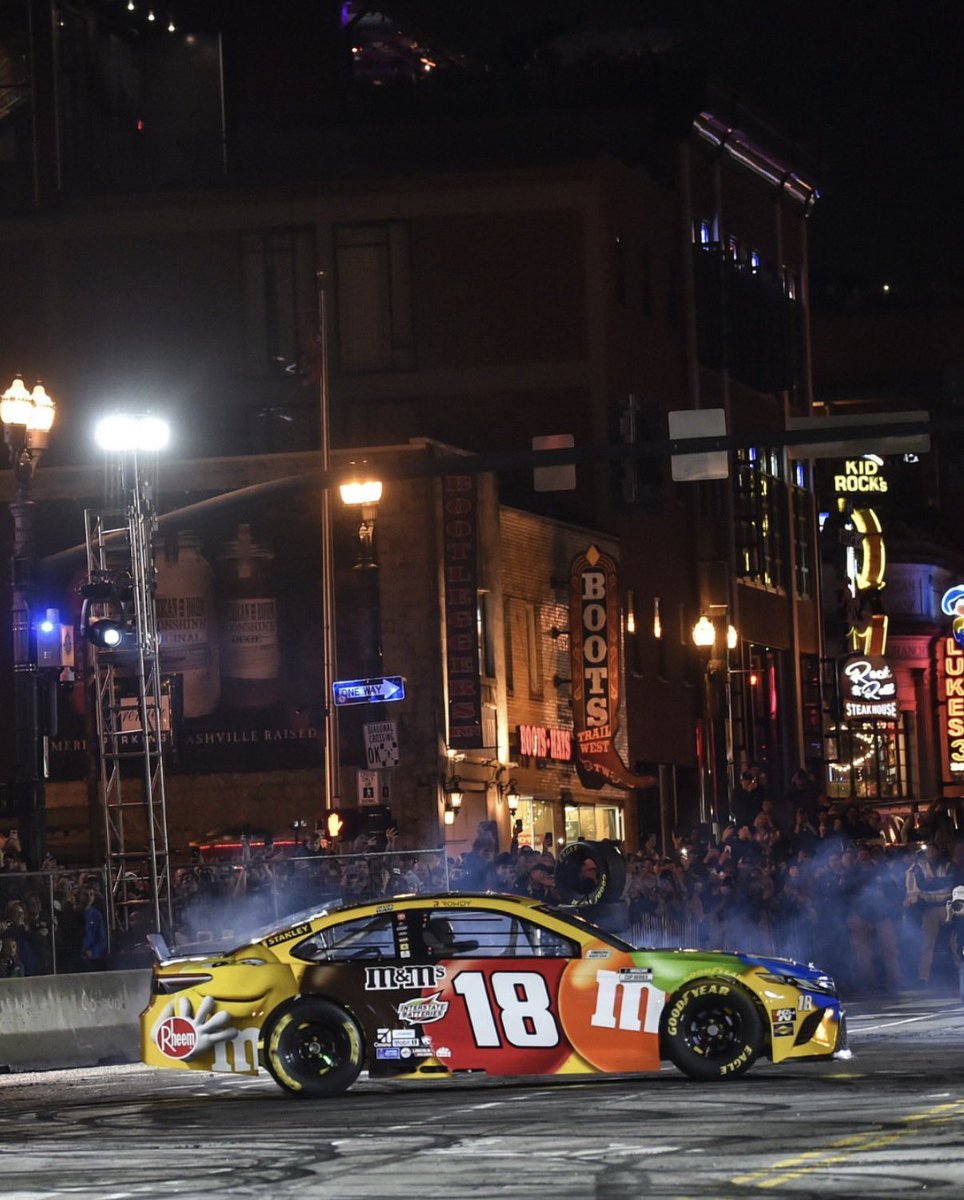 TowryPeyton's tweet photo. Kyle Busch doing burnouts on Broadway in 2021 https://t.co/AxFvMuqQTE