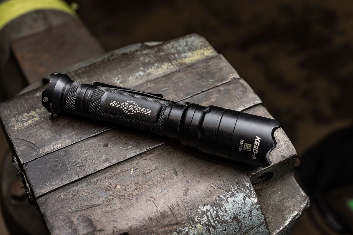 SureFireLLC's tweet photo. The E2D Defender® Ultra delivers 1,000 lumens and 10,600 candela, making it one of the true workhorses in our lineup. First introduced in 2004, the E2D Defender® and its signature Strike Bezel® have earned the trust of professionals and civilians alike, proving themselves time and time again. Let us know if you’ve ever carried or used one!