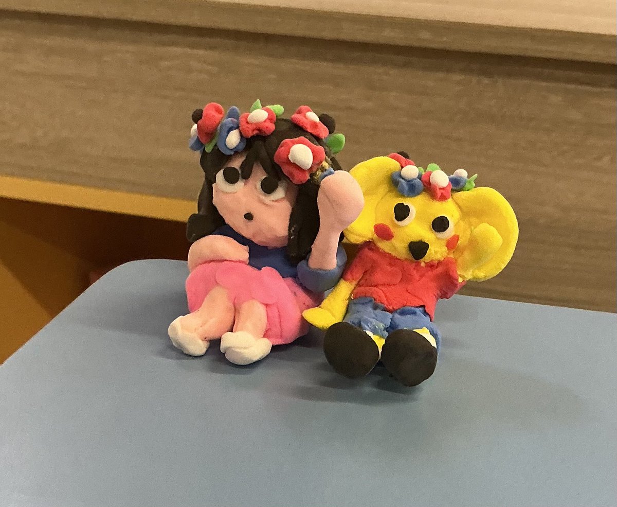 sunburnt_pengin's tweet photo. a pillow from my bunk bed fell and ruined their flowers... 
its ok i fixed it up https://t.co/SOupT4iPKz