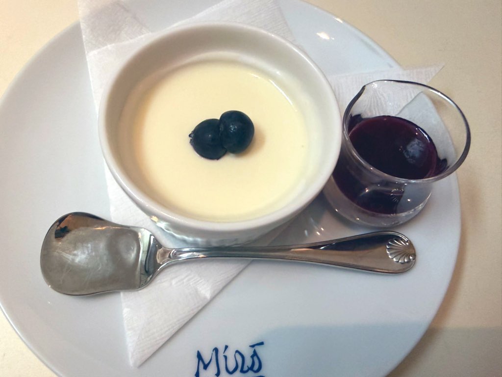 gallerycafemiro's tweet photo. レアチーズケーキ【復刻メニュー】
(ブルーベリーソース添え)

爽やかなヨーグルト風味の自家製レアチーズです。
お好みでブルーベリーソースをかけてお召し上がりください🫐✨ https://t.co/OvzaOJrrUJ