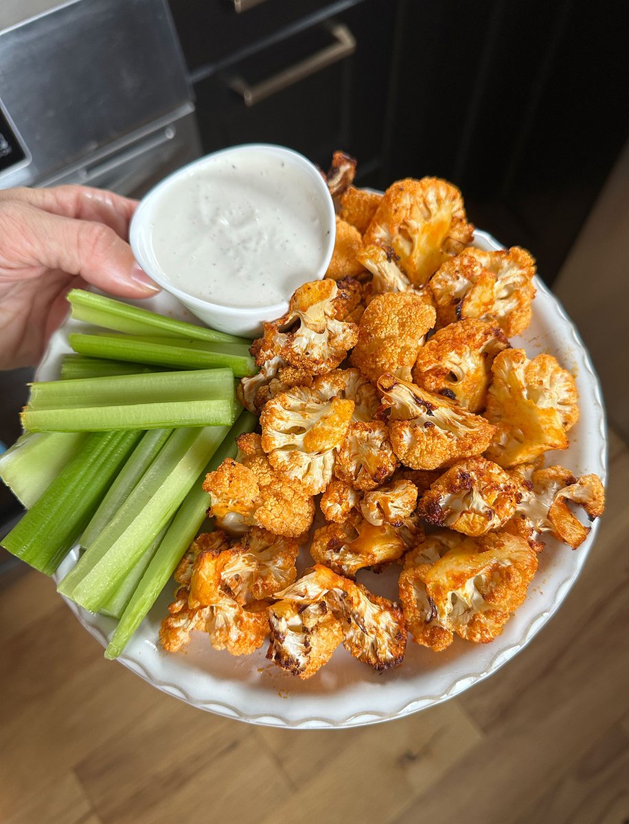 liveeatlearn's tweet photo. I could eat this whole batch of buffalo cauliflower wings...so good!! https://t.co/2N2Zkk93is https://t.co/X0MOgJNfIC