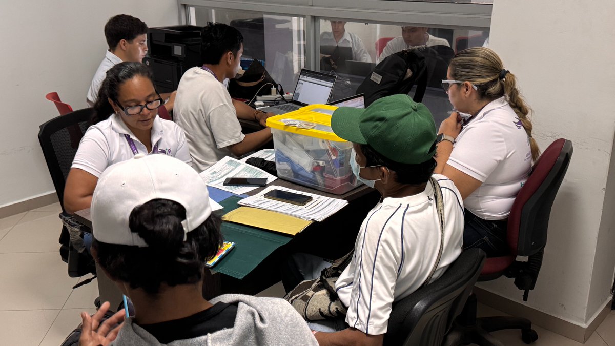 UBPDcolombia's tweet photo. #UBPDAtlántico | En el CRAV de Soledad se llevó a cabo una jornada de pedagogía dirigida a más de 50 personas, en la que se socializó el mandato de la #UBPD. Durante la jornada se realizó recepción de solicitudes de búsqueda, orientación y acompañamiento en la toma de muestras. https://t.co/41zqkq52RE