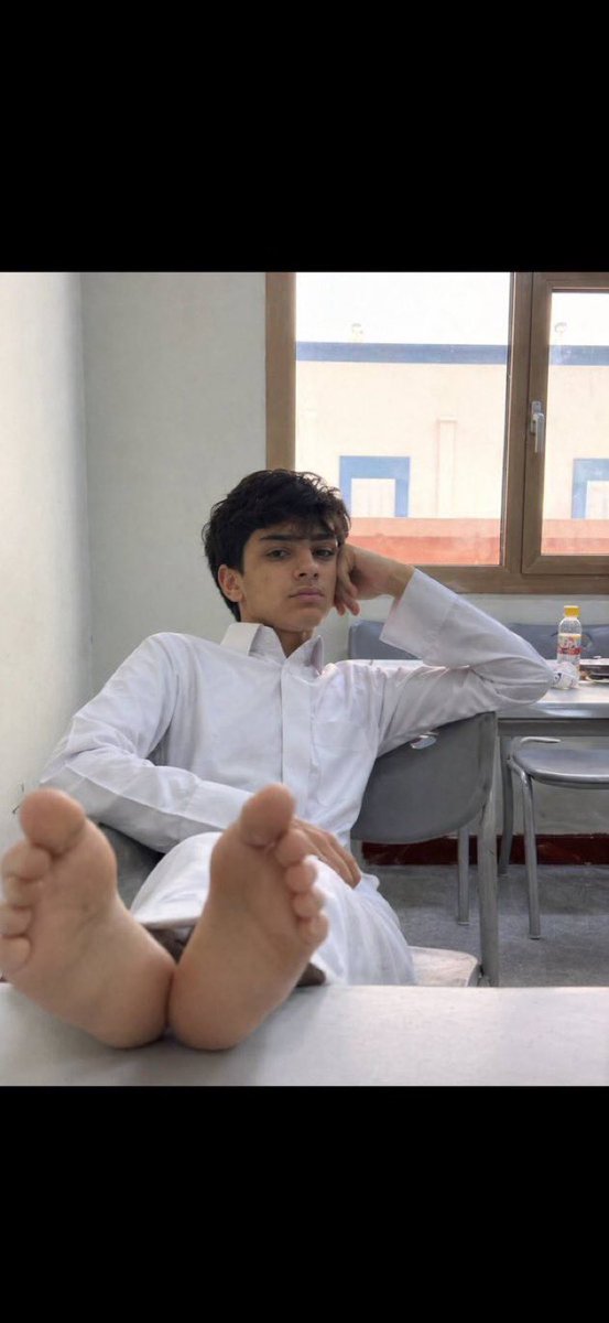 Maybew47's tweet photo. ما سالت نفسك ليه دايم المراهق يحب العيد ودايم يزوركم بدري من الفجر؟

ببساطه لان مكياج محارمك م�� خصيانه 😭 
تخيل جمال خواتك كله من حليب زبه تتطهر فيك كل عيد 

ومن السطاوه الي فيه يجلس بصاله ويحط رجله كذا بوجهك ويناظر فيك يعني ساعدت خواتك المفروض تجي تشكرني على جمالهم وتنظف رجل عمك https://t.co/aZGq06IBhC