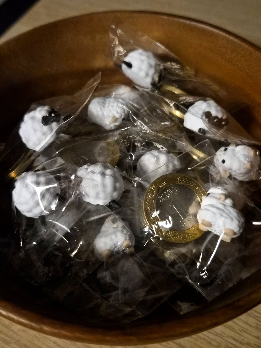 SmallesTeaspoon's tweet photo. Got myself a whole army of sheep to give out (there's literally only two kids in this family) https://t.co/GDYwcPUhJW