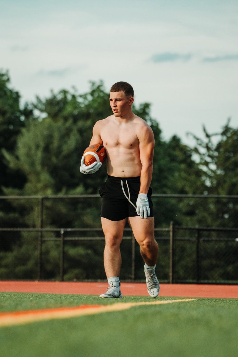 NateWalsh_3's tweet photo. Everyday is an opportunity to get better. A little holiday work 🫡 🇺🇸

College camp szn begins this weekend 🙏🏼 https://t.co/pJ3F2ZdQPG