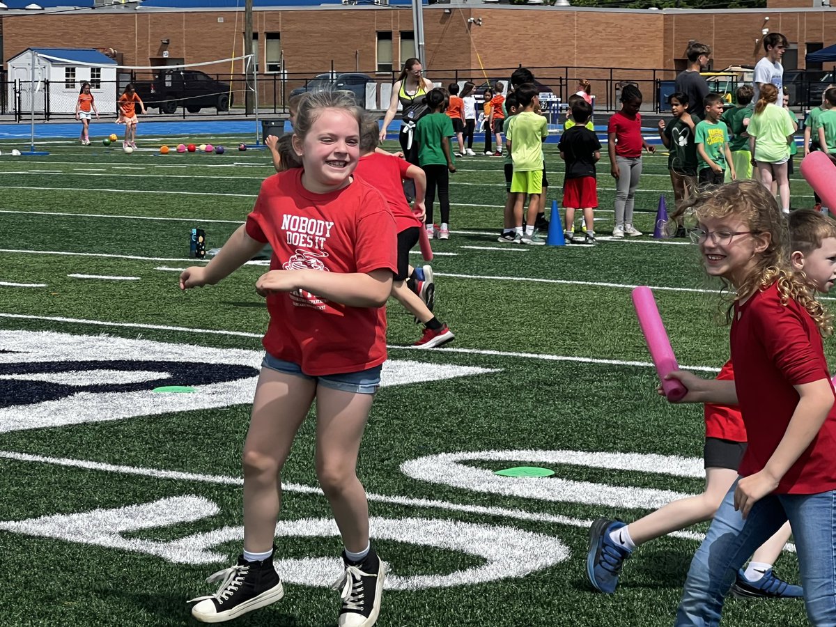 KiserClass's tweet photo. Second Grade Field Day = SUCCESS! 

Big smiles, lots of laughs, and just the right amount of friendly competition! These athletes gave it their all and made memories that will last a lifetime.
#FieldDayFun #SecondGradeStrong #MakingMemories https://t.co/eatK6awjzN