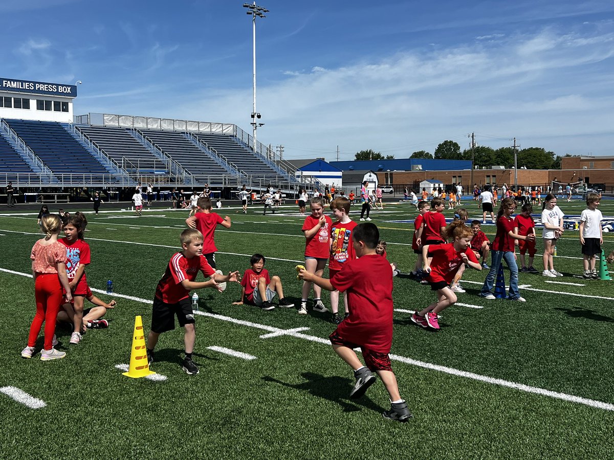 KiserClass's tweet photo. Second Grade Field Day = SUCCESS! 

Big smiles, lots of laughs, and just the right amount of friendly competition! These athletes gave it their all and made memories that will last a lifetime.
#FieldDayFun #SecondGradeStrong #MakingMemories https://t.co/eatK6awjzN