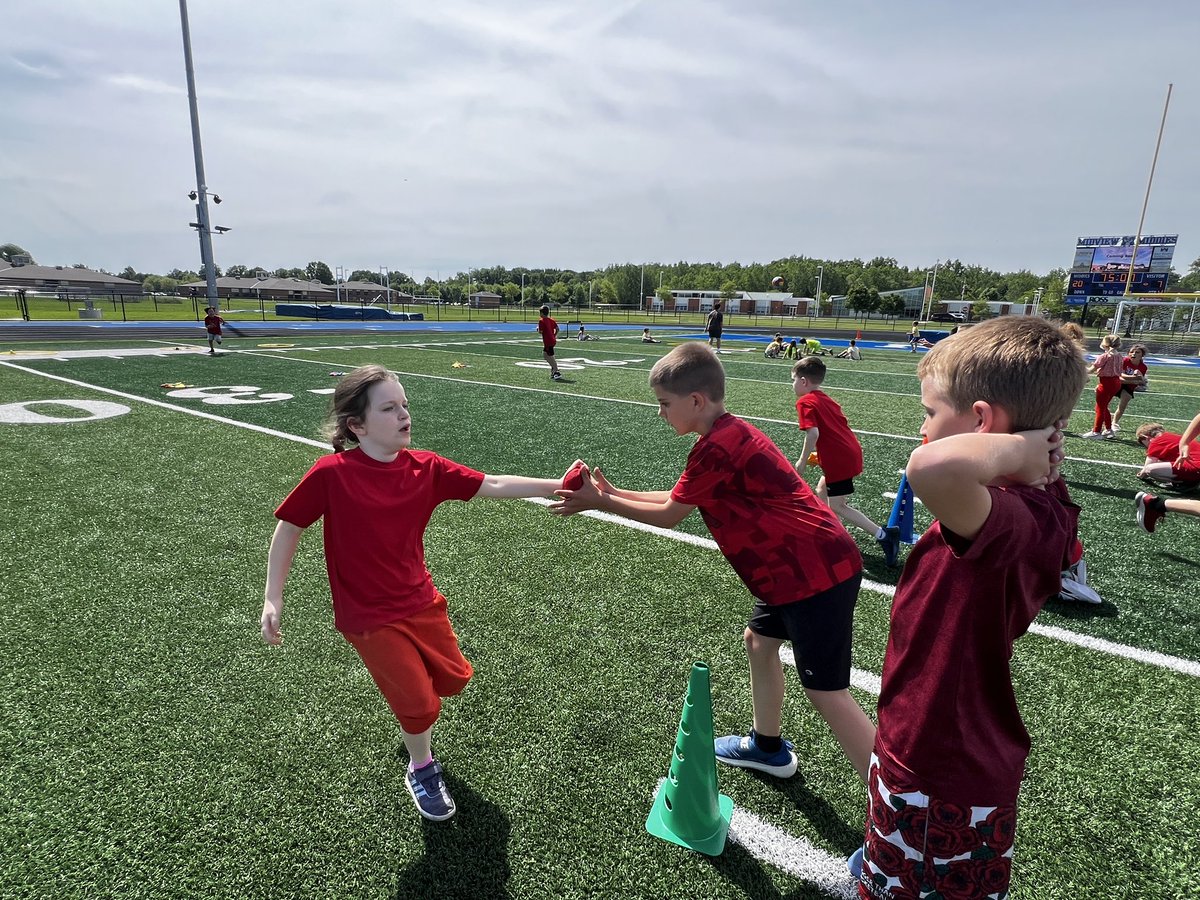 KiserClass's tweet photo. Second Grade Field Day = SUCCESS! 

Big smiles, lots of laughs, and just the right amount of friendly competition! These athletes gave it their all and made memories that will last a lifetime.
#FieldDayFun #SecondGradeStrong #MakingMemories https://t.co/eatK6awjzN