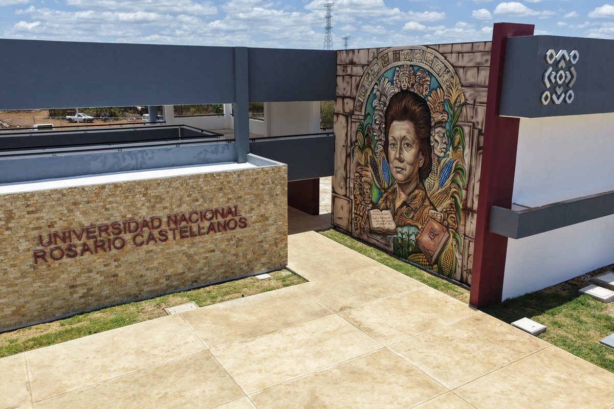 sumasociedad's tweet photo. Mientras la derecha cree que gobernar es alinearse con Estados Unidos, #LaTransformacionNoSeDetiene y avanza con obras, bienestar, vivienda y justicia social para el pueblo de México. Este es el gobierno que encabeza nuestra presidenta.
¡Nos vemos este domingo para demostrar la fuerza del pueblo!