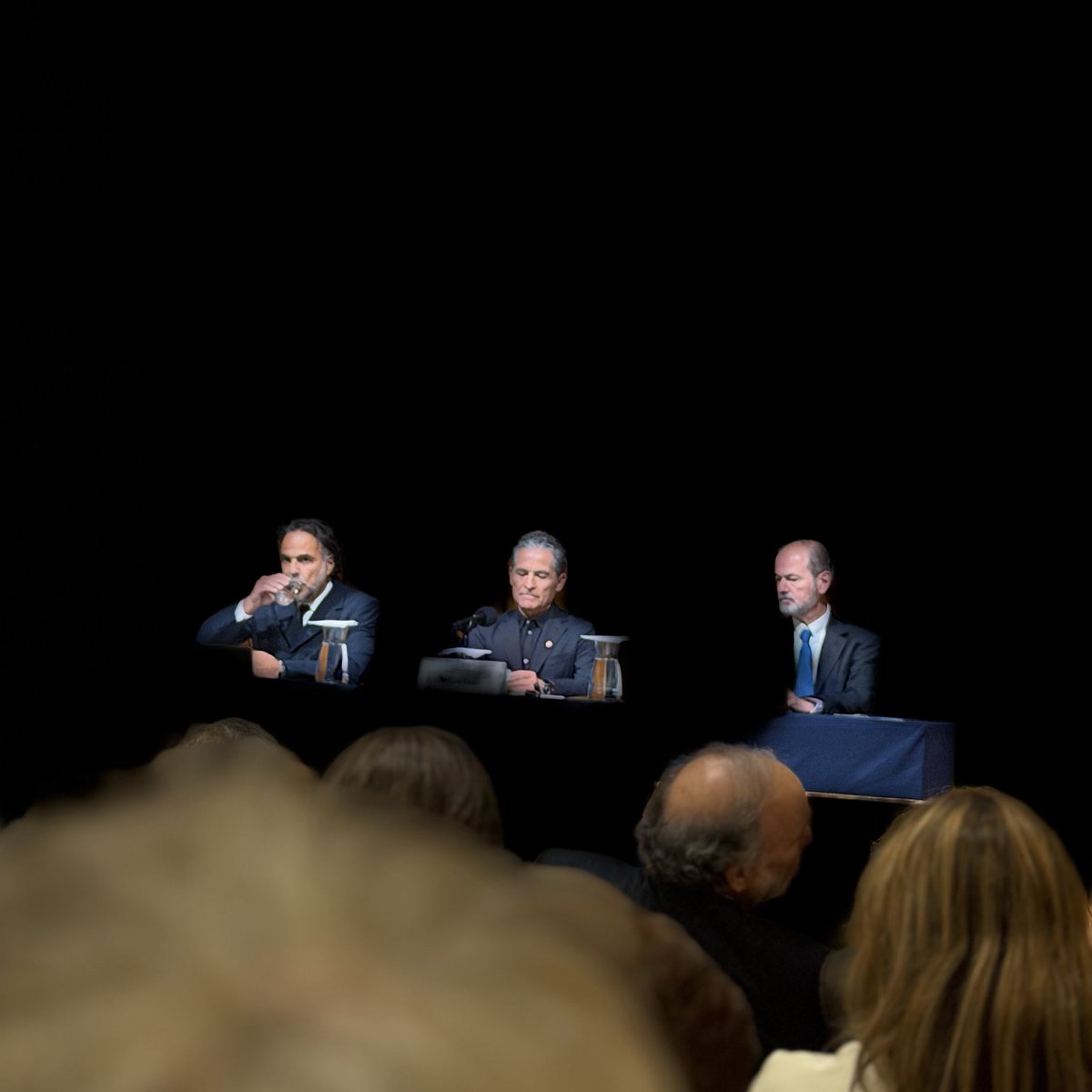karicleta's tweet photo. Alejandro González Iñarritu ingresando al
Colegio Nacional, con Juan Villoro y Felipe Leal. 
“El cine es promiscuidad creativa” https://t.co/5COFndUdso