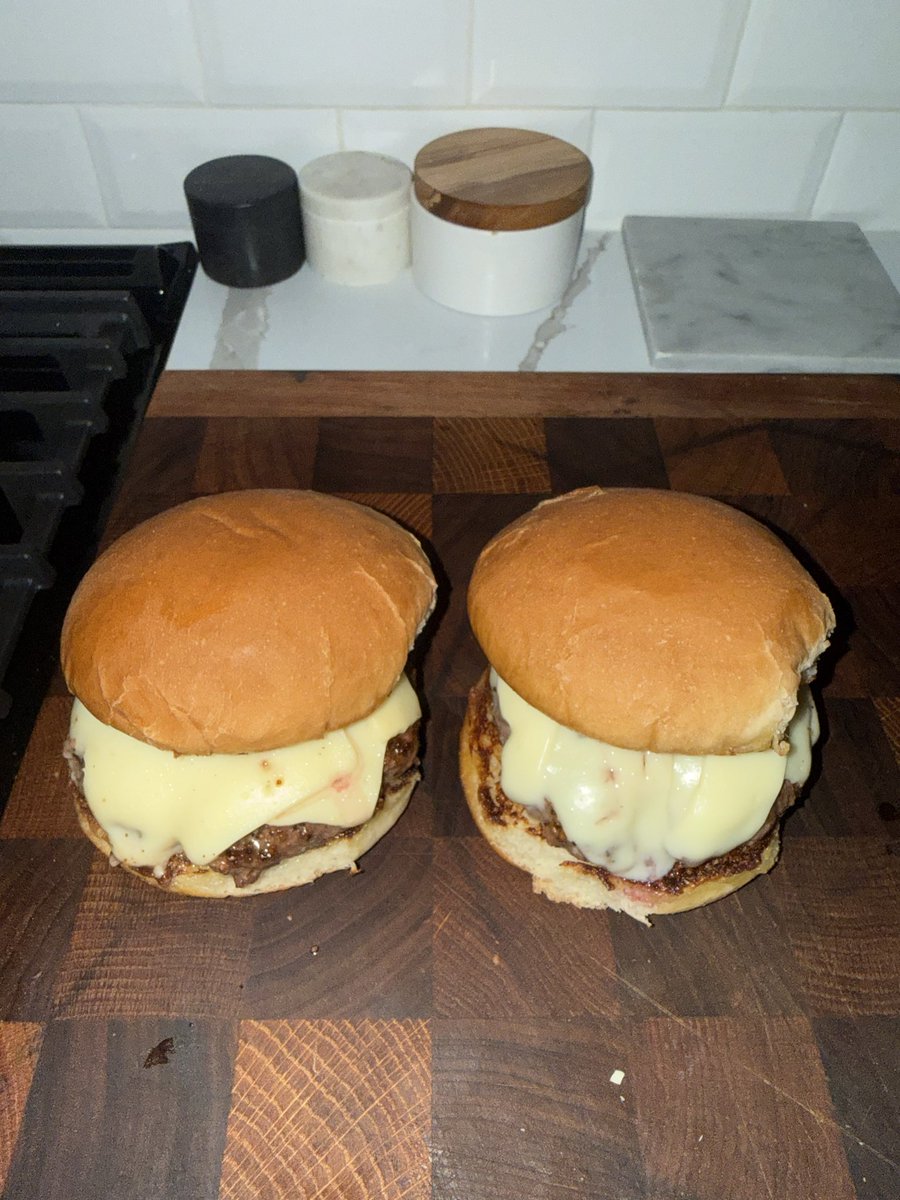 Chrispy_Whale's tweet photo. @BarstoolBigCat 2 Burger Tuesday https://t.co/tbx6eL0pcd