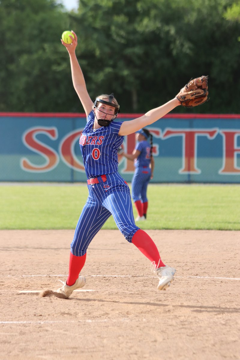 keith_lavin's tweet photo. Pictures from today's Softball Sectional between Glenbard South and Fenwick can be found here...
https://t.co/ccFg71zzfG
@gbsathletics @GS_Softball @FriarSoftball https://t.co/kjc8u409iF