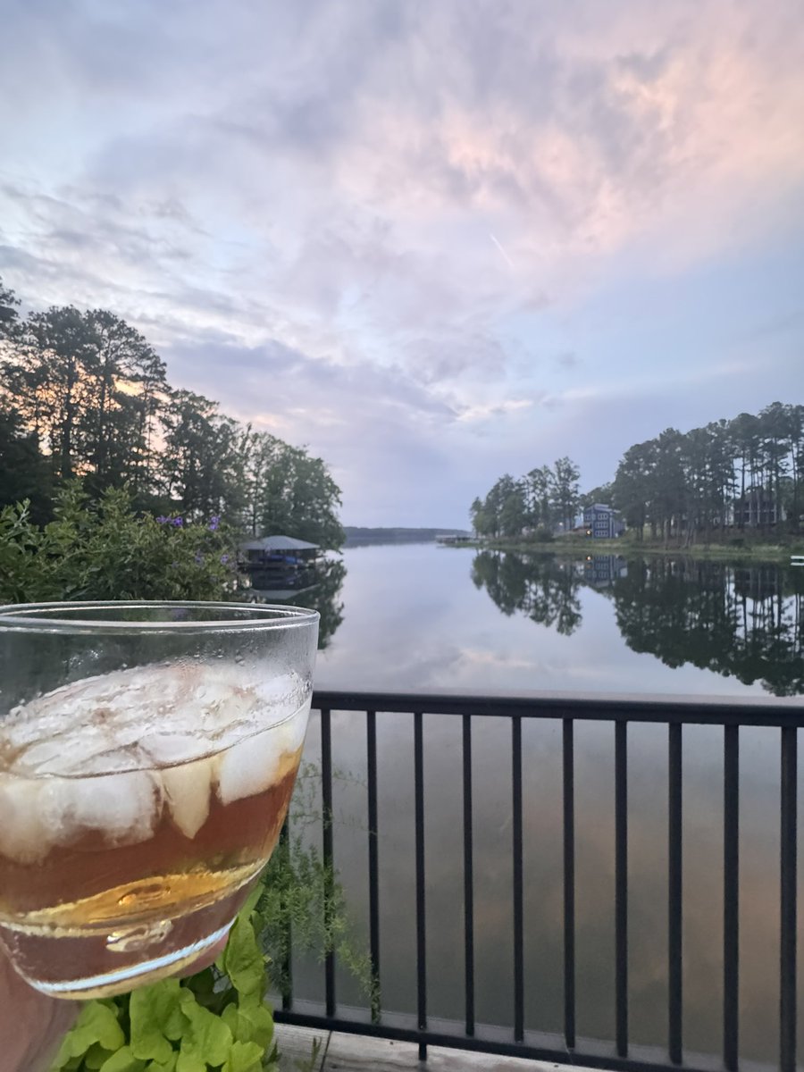AsianZynsation's tweet photo. Post-Work Woodford https://t.co/b4fGE9sGoF