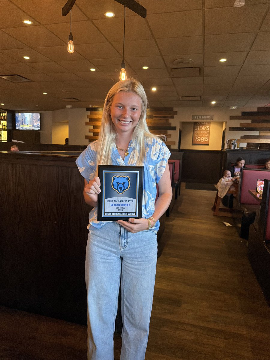 SFloSoftball's tweet photo. End of the year awards and supper tonight. 4 kids received individual awards. 
Reagan Rowsey- MVP
Blakely Blue- Leadership Award
Page White- Offensive Player of Year
Kynnedi Jenkins- Defensive Player of Year
Next year the plan is to be playing this week.
#ChasingRing6 https://t.co/TxQZQUUBxG