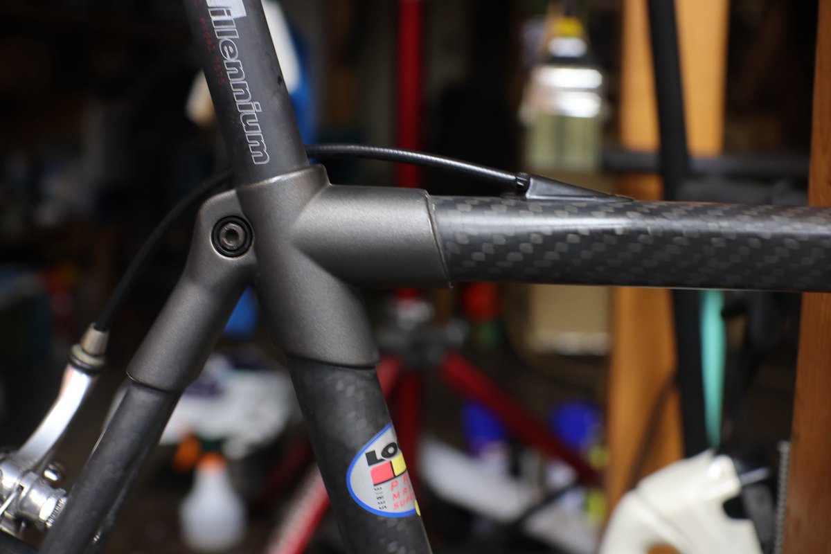 and_bicycle's tweet photo. LOOKのロードバイクを整備。
この頃のものは、フレーム素材問わず個性がハッキリと出ているものが多く、ブラインドテストしてもわかるくらい。Coca-cola,Pepsi,Dr.pepperのような。
#andbicycle #andbicyclecc #andbicycleworks https://t.co/pBOWCZK4T8