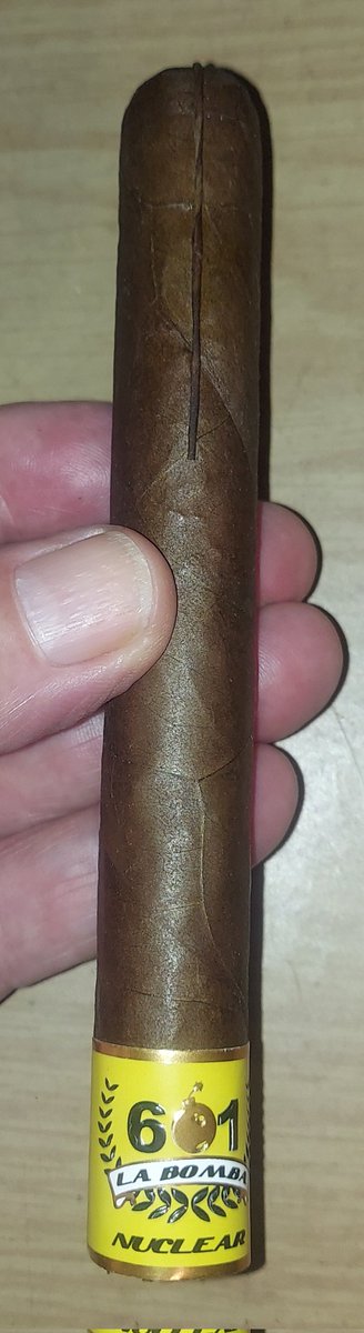 VamosGatos's tweet photo. On this Tuesday evening, I'm enjoying an @EspinosaCigars 601 La Bomba Nuclear 🔥 💨 👍 cigar while watching my #Astros #ChaseTheFight for the #SilverBoot in Arlington. Let's #GoStros https://t.co/RI0bGvn9ai
