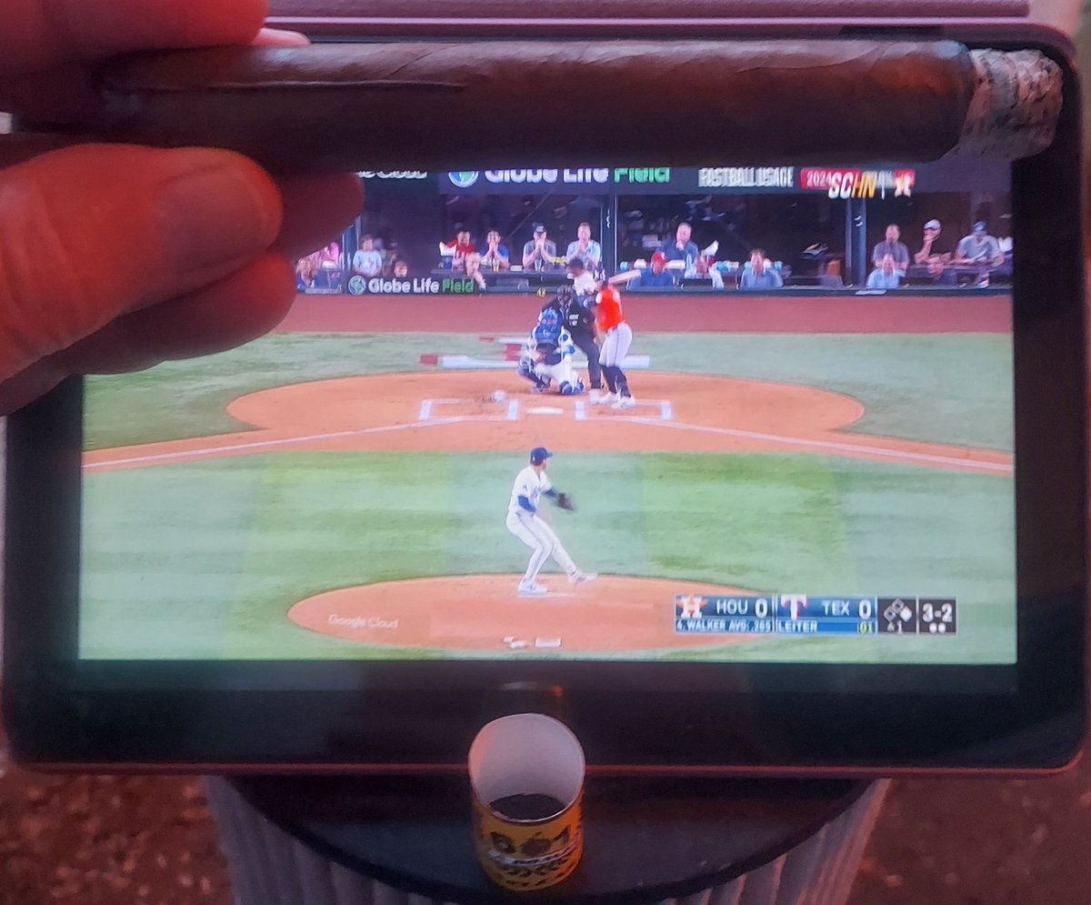 VamosGatos's tweet photo. On this Tuesday evening, I'm enjoying an @EspinosaCigars 601 La Bomba Nuclear 🔥 💨 👍 cigar while watching my #Astros #ChaseTheFight for the #SilverBoot in Arlington. Let's #GoStros https://t.co/RI0bGvn9ai