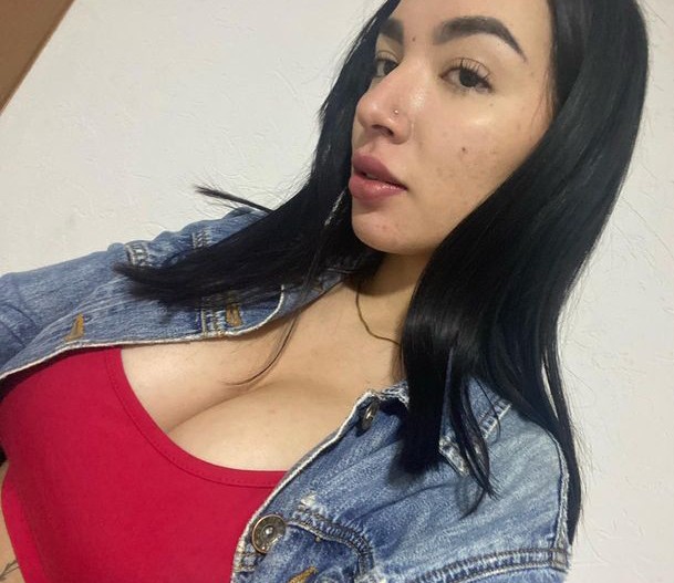 ingridd899's tweet photo. 🖤 ¿Me regalas un selfie? Quiero que mi imaginación vuele contigo. 🥰✨ https://t.co/CpVvJ5uSIs