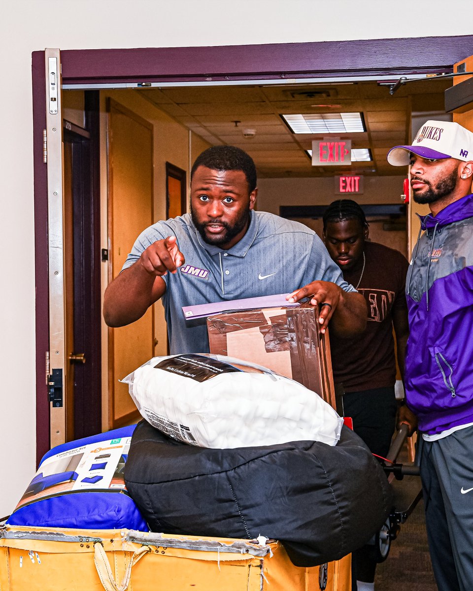 JMUFootball's tweet photo. Movin' In 🏡

#GoDukes https://t.co/VChKzwDYRF