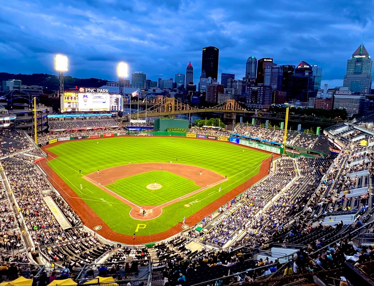 ZachZaidman's tweet photo. FWIW, this is as cool of a backdrop as there is at any MLB ballpark https://t.co/APz5LHUY4K