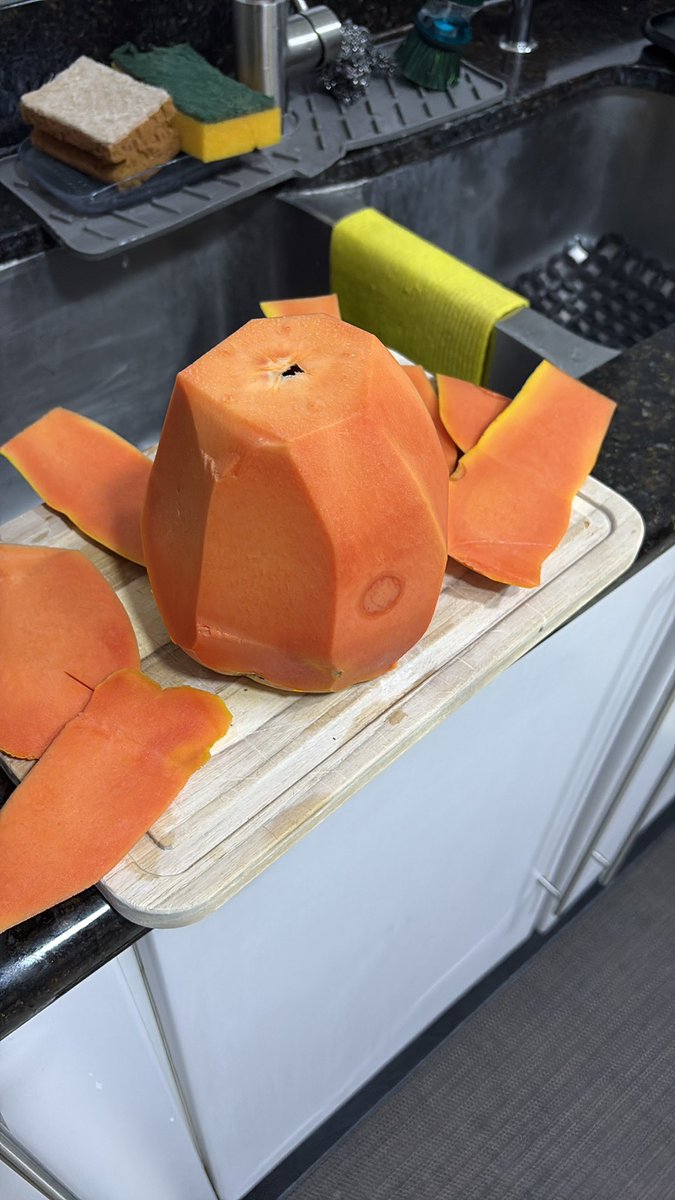 robertvanhoorde's tweet photo. Un paso a paso de esta papaya 

La papaya es una fruta poderosa, 
mejora la digestión, fortalece el sistema inmunológico, ayuda a la piel y es rica en antioxidantes y vitamina C https://t.co/hg5y0tGQ06