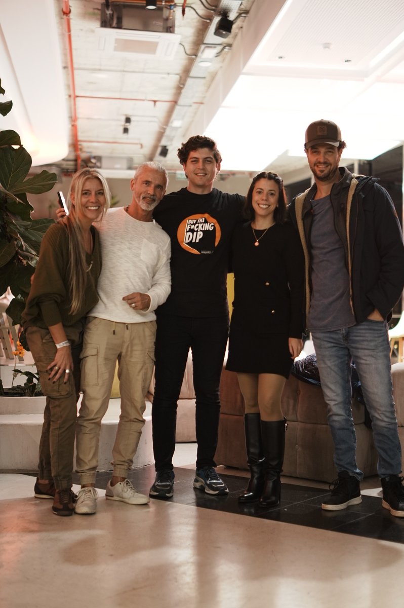 b4_humanity's tweet photo. ¡Qué cierre de lujo para la Bitcoin Week Uruguay! 🍊🇺🇾
Gracias al equipo de BeOrange por invitarnos y darnos el espacio para compartir la misión de Bitcoin4Humanity
Pudimos conversar sobre lo que realmente nos mueve: el poder de la educación soberana y cómo los proyectos sin fines de lucro pueden transformar la realidad de las comunidades a través de la solidaridad.
