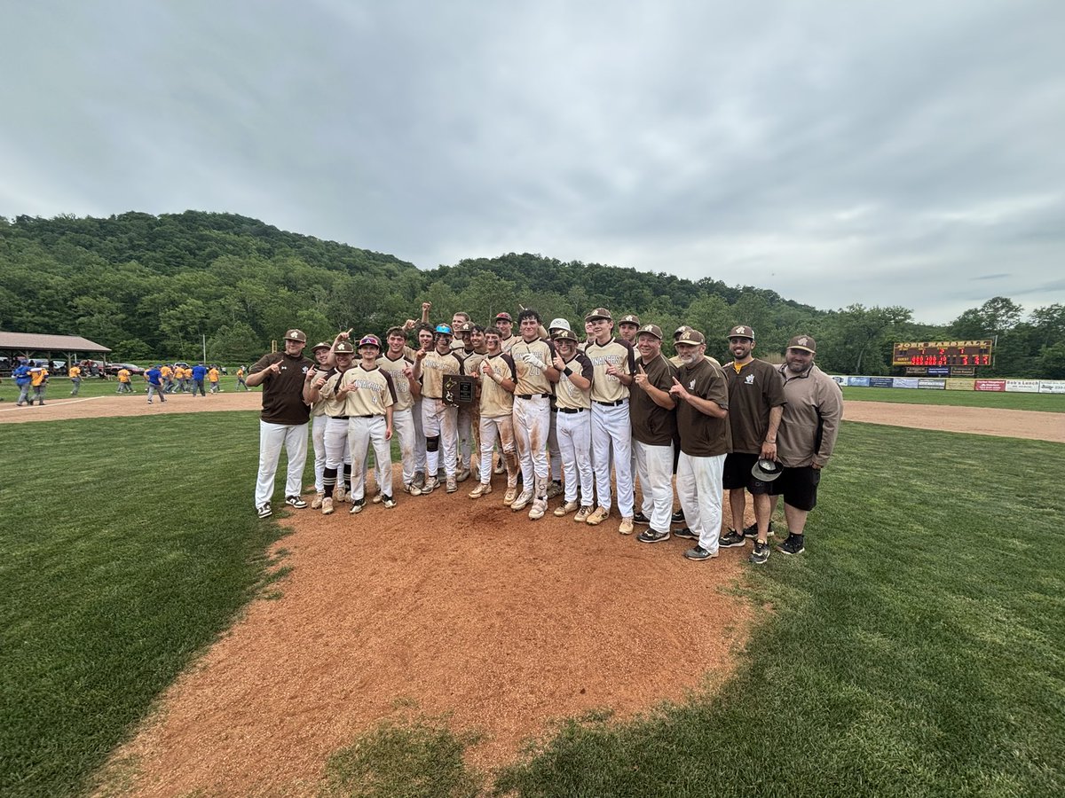RMetzgerWTOV9's tweet photo. Another walkoff win sends John Marshall High School to the state baseball tourney for the 1st time since 2009‼️

Monarchs defeat Grafton 3-2 in 8 innings. https://t.co/XMTD9zMJmw