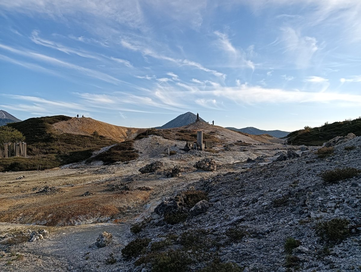 nagrie's tweet photo. （連休の青森つづき）
夕方で人が少なく寒い中歩く恐山はなかなかの雰囲気で、しばらく硫黄のにおいがまとわりついていました。 https://t.co/t5CmpVrkkz
