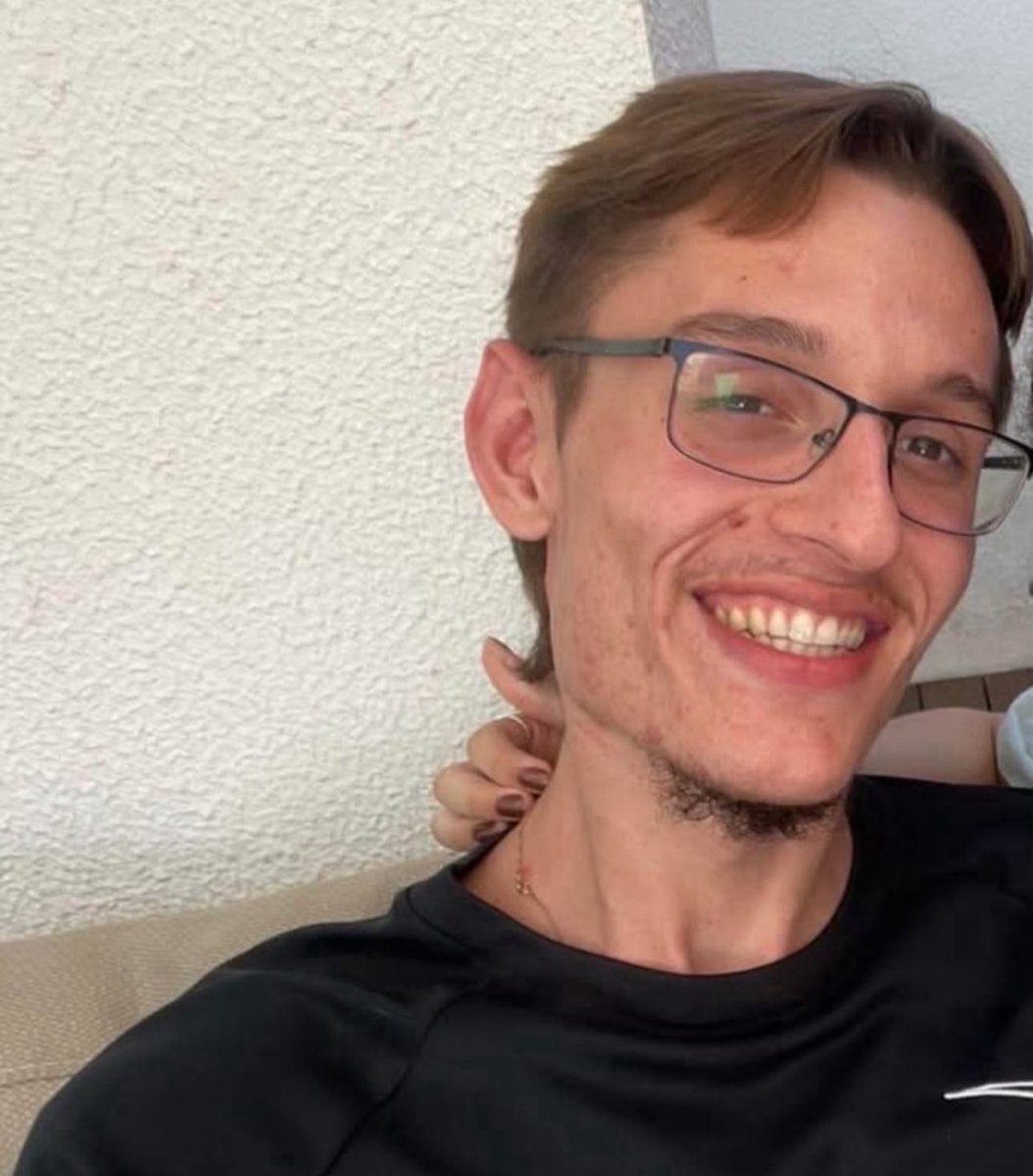 kaarolzx tweet media