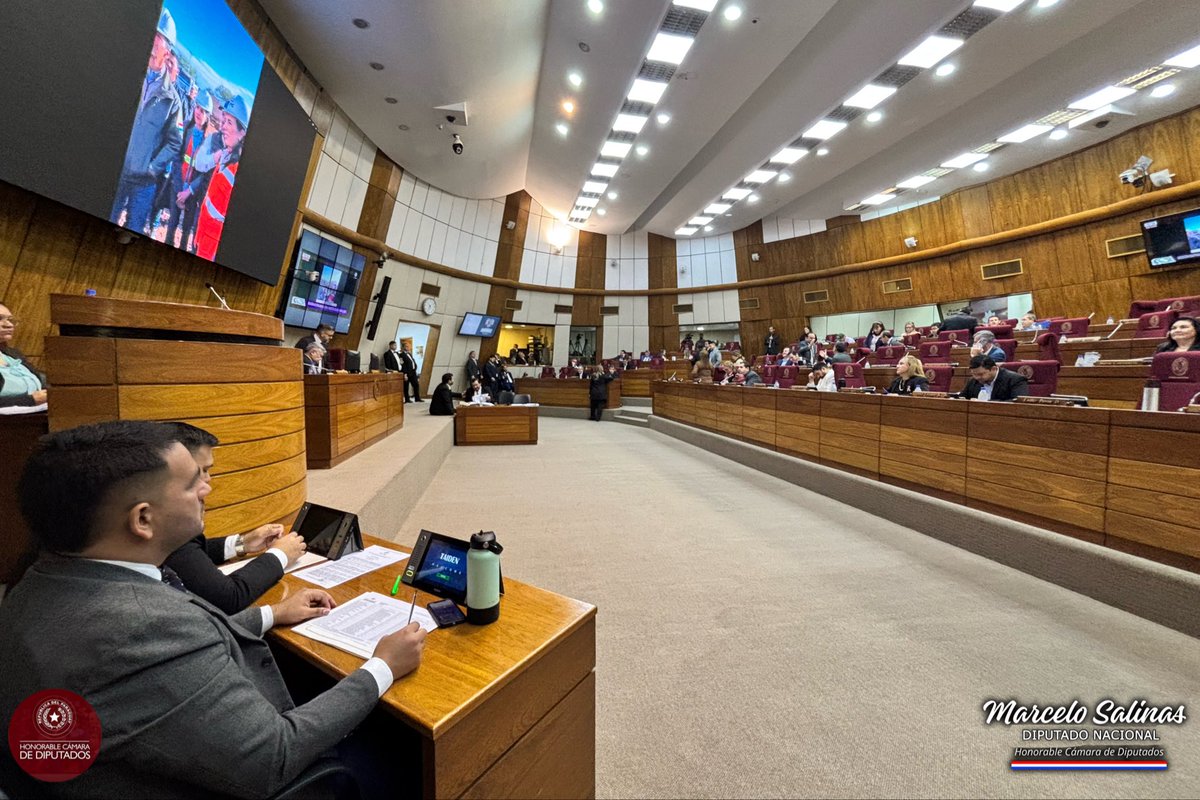 MarceloSalinasd's tweet photo. En la fecha se llevó a cabo la Sesión Extraordinaria de la Cámara de Diputados, donde junto a mis pares analizamos y debatimos importantes puntos establecidos en el orden del día, en el marco del trabajo legislativo y el compromiso con la ciudadanía. 🏛️🇵🇾

#MarceloSalinas https://t.co/3XlsZkztEO