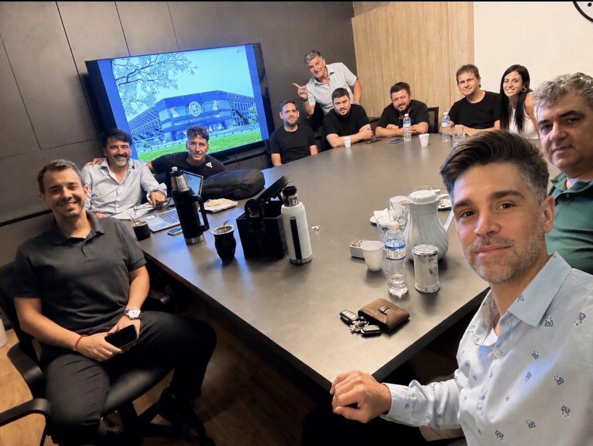 lugasbu's tweet photo. Si llegamos a 100.000 socios,
Esa imagen de fondo en el TV se hace realidad para jugar en casa todo lo que se viene 🏟️🏴‍☠️🩵⭐️
Si cada socio activo genera un socio nuevo, llegamos antes de fin de año.
Vamos todos juntos por nuestro sueño! https://t.co/BWIEGnx5uL