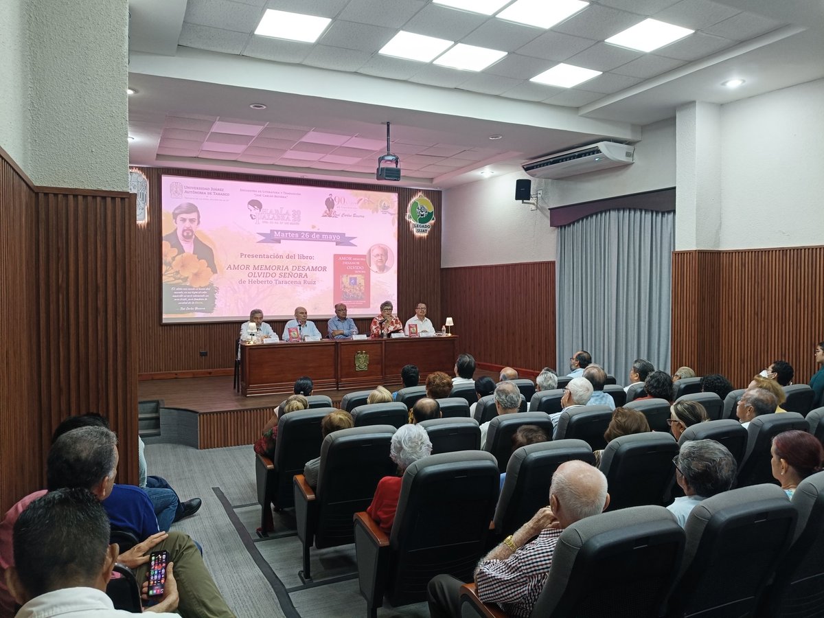 vidal_38's tweet photo. Esta tarde, casa llena en el Instituto Juárez de la @UJAT donde el dilecto amigo Heberto Taracena Ruiz presenta su libro "Amor, memoria, desamor, olvido, señora". Participan Jorge Abdó, Claudia Cecilia Gómez del Rosario y Gerardo Bravata. Asiste el rector @narvaezosorio. https://t.co/fOXmUhpOSj