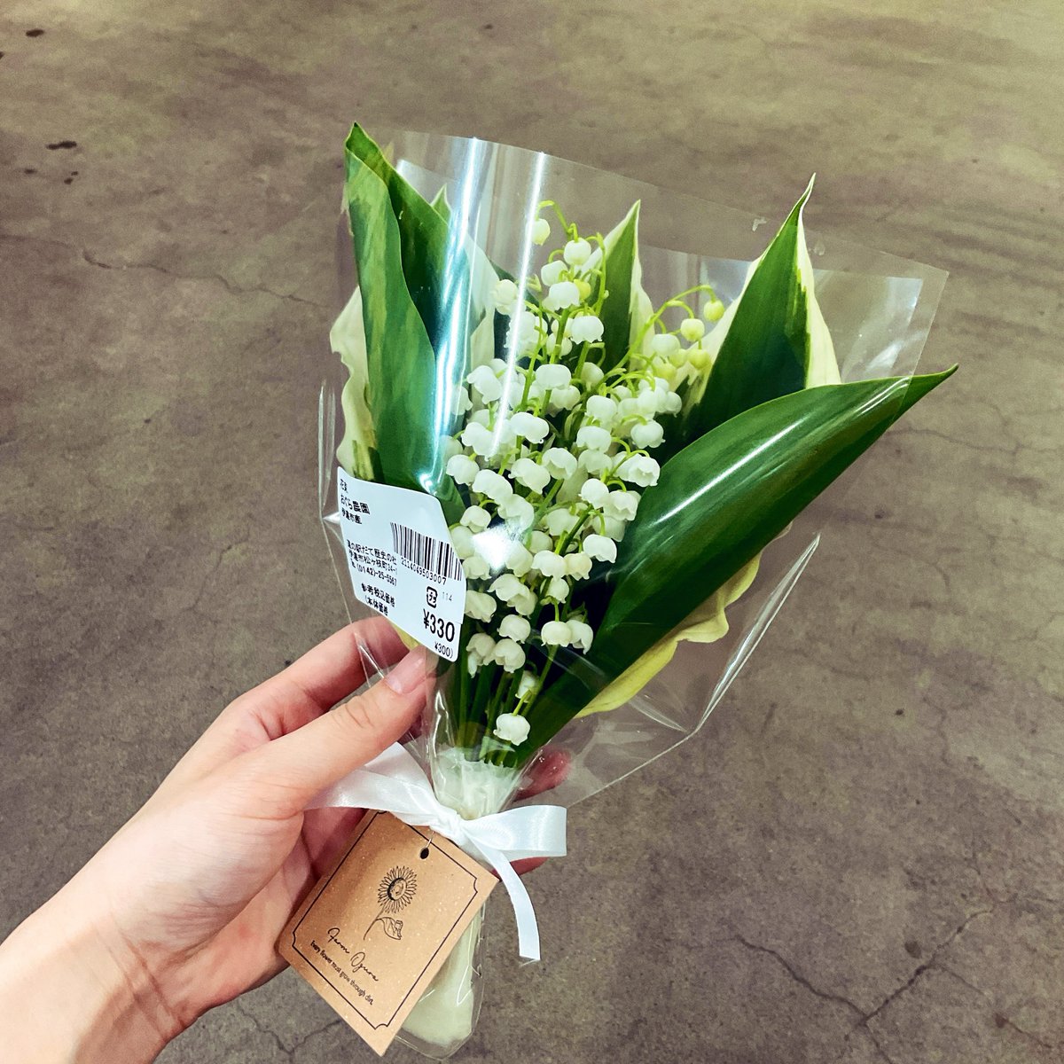 dateppc's tweet photo. おはようございます！

おぐら農園さんより
スズランのミニブーケ販売中です💐
かわいい見た目と良い香りに癒されます🤍
プレゼントしたら絶対喜ばれますよ〜✨

#北海道伊達市
#道の駅だて歴史の杜
#伊達市観光物産館
#スズラン
#おぐら農園 https://t.co/DcSm3c5a2c