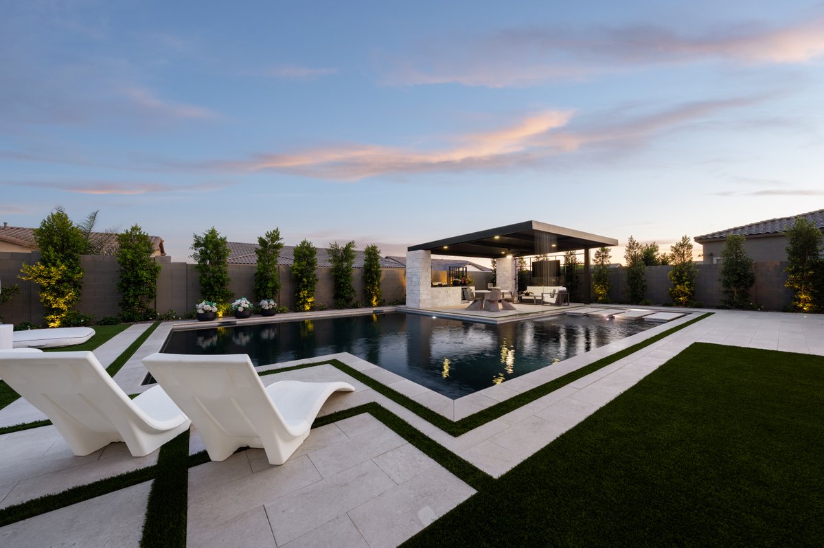 calpool's tweet photo. Resort-style luxury, from the comforts of home 🤩 

This stunning geometric pool design looks sharp from every angle, with clean lines and sleek enhancements. Every feature was designed to create a space that feels elevated, sophisticated, and effortlessly relaxing 🖤 https://t.co/TkxRD64ccG