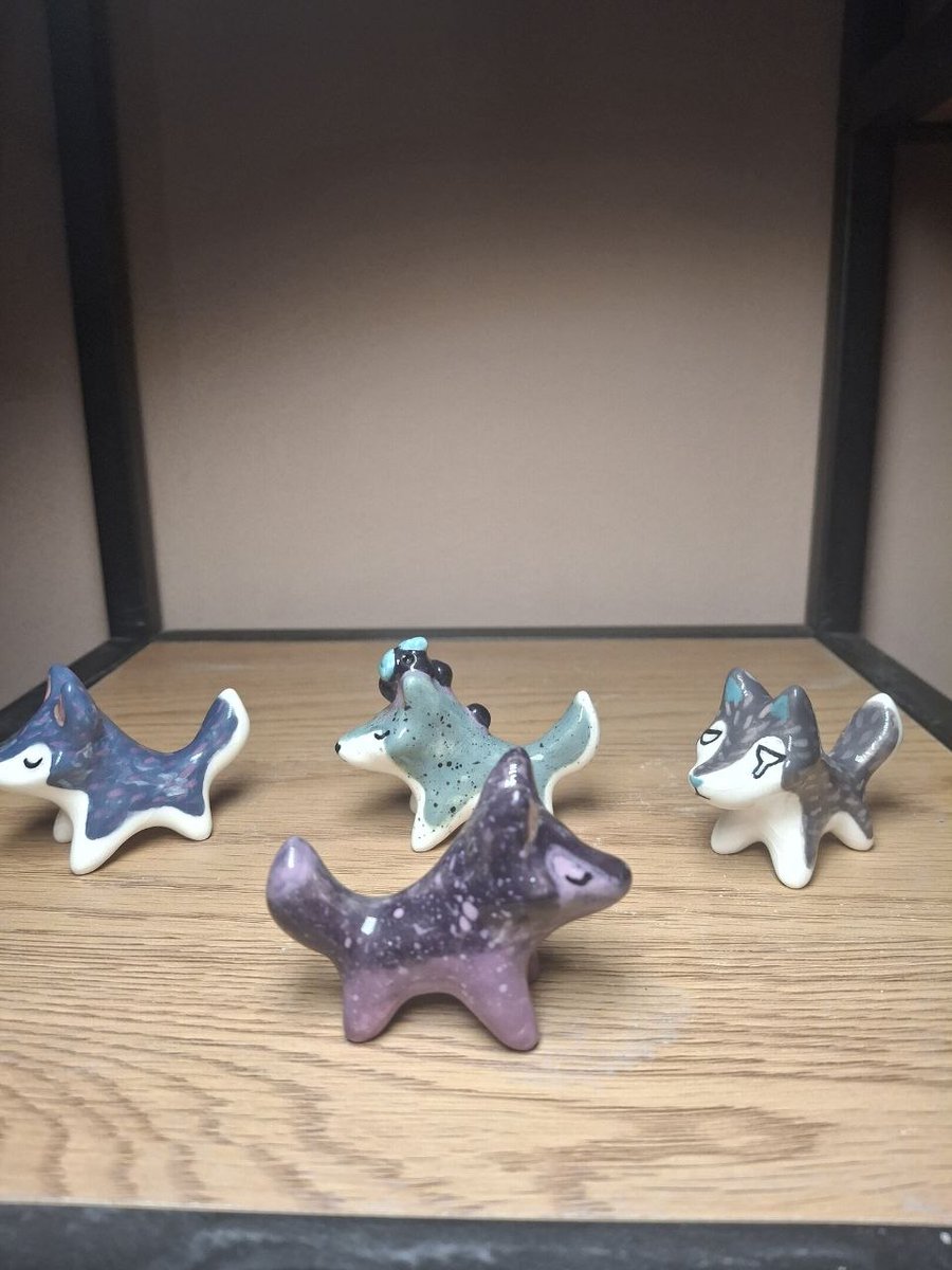 sosadchip's tweet photo. The little wolves are done baking. OMG, they’re so cute!

 #ceramic #clay #handmade #figurine #ceramicfigurine #creatures #clayart https://t.co/LTeweXsy6b